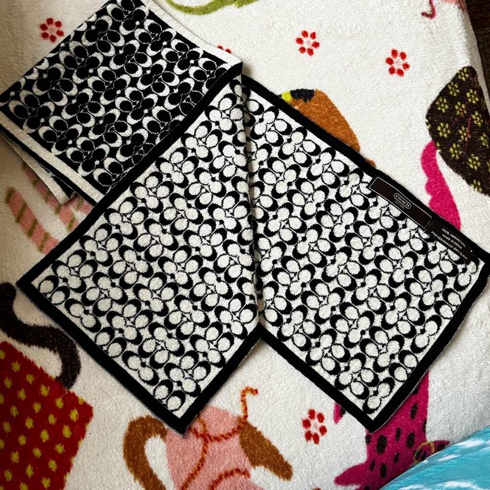 Coach Black and White wool scarf